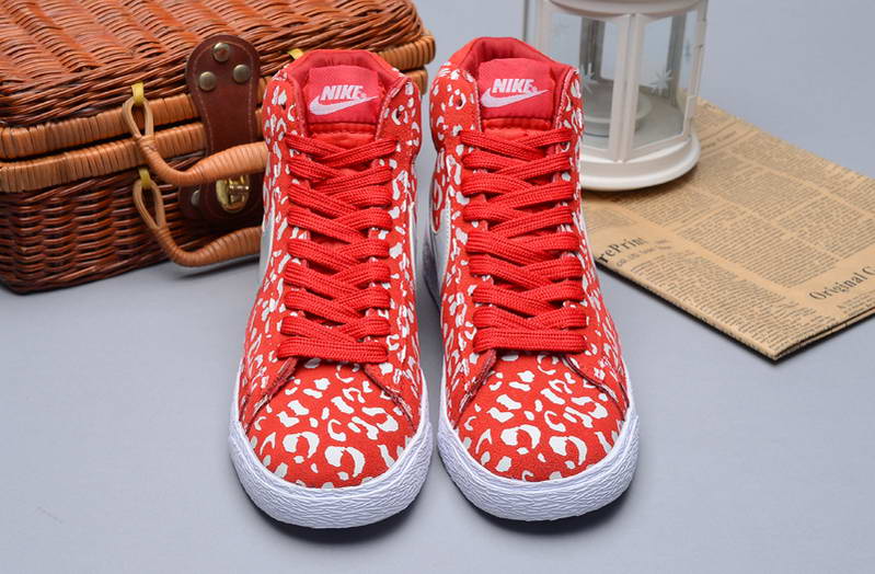 Nike Blazer High Glow dans la nuit de leopard rouge blanc (1)